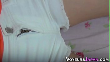 Hairy japanese teen rubs