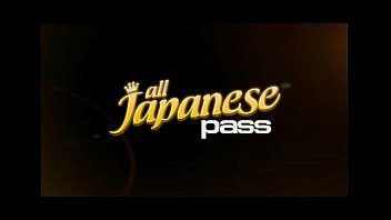 Asian cougar works herself up for a threesome