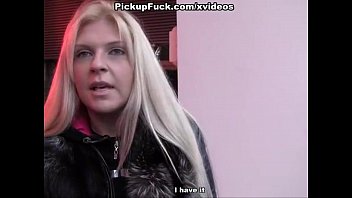 Booty and tits show in a changing room