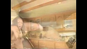 Morena tesuda dando a xota para um amigo