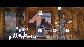 Jane Fonda - Barbarella (opening space strip)