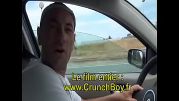 sexe au restaurant exhib mac donalds des jeunes se sucent leur grosse bite sous