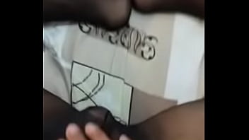 Chica tv gozando con pantimedias