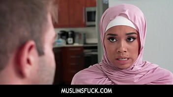 MuslimsFuck  -  Innocent Stepsis In Hijab Experiences New Things- Willow Ryder