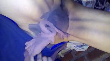 se vacea con la verga vendada