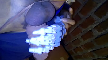 se vacea con la verga vendada