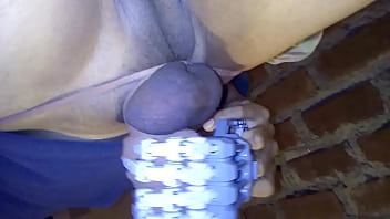 se vacea con la verga vendada