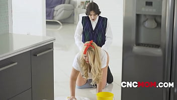 A Good Stepmom Does Chores While She'_s Freeused- Karen Fisher