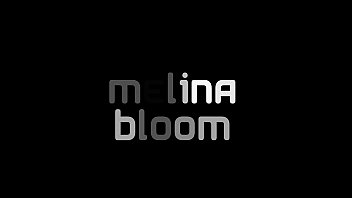 ARROMBANDO A PRIMA E ENCHENDO DE PORRA - Melina Bloom
