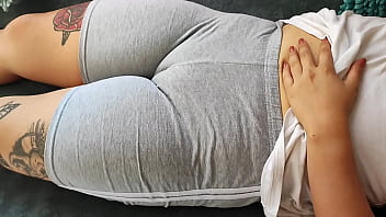 Madrastra e hijastro follan todo el d&iacute_a mientras el padrastro trabaja y no sabe lo que sucede en casa