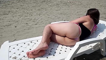 MADRASTRA exhibicionista Flagra GOSTOSA Esposa Sucia en la playa Milf con bandera Calentá_ndose en la playa 1 FULLONXRED