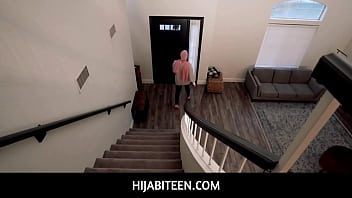 HijabiTeen  -  Breaking down the cultural barriers one stroke at a time