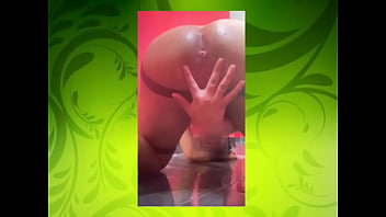 Mientras su mujer trabaja, Maduro se folla a su joven vecino