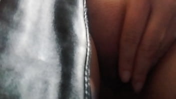 Chefe gostoso mas &eacute_ casado masturbei escondido no escrit&oacute_rio pensando nele