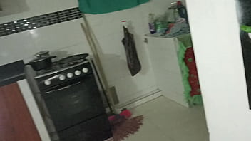 Hermanastra morena colombiana de tetas naturales grandes pierde una apuesta y ahora me deja que me la cuide pronto se ir&aacute_ a Estados Unidos y tengo que aprovechar no todos los d&iacute_as te puedes follar a tu hermanastra culona