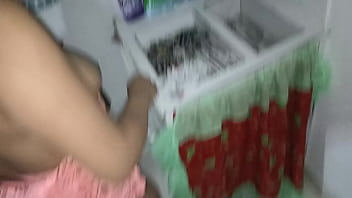 Hermanastra morena colombiana de tetas naturales grandes pierde una apuesta y ahora me deja que me la cuide pronto se ir&aacute_ a Estados Unidos y tengo que aprovechar no todos los d&iacute_as te puedes follar a tu hermanastra culona