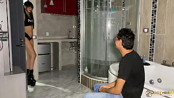 Mis novias me dan una gran mamada hasta comerse mi semen