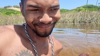 Novinha Branquinha Gostosa Conhecendo a Praia de Nudismo Primeira Vez | Bruninha Fonseca &amp_ Joao O Safado