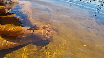 Novinha Branquinha Gostosa Conhecendo a Praia de Nudismo Primeira Vez | Bruninha Fonseca &amp_ Joao O Safado