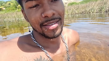 Novinha Branquinha Gostosa Conhecendo a Praia de Nudismo Primeira Vez | Bruninha Fonseca &amp_ Joao O Safado