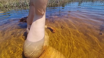 Novinha Branquinha Gostosa Conhecendo a Praia de Nudismo Primeira Vez | Bruninha Fonseca &amp_ Joao O Safado