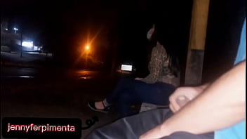 s&eacute_rio!! eu corro o risco de colocar meu pau na frente dessa jovem esperando o &ocirc_nibus... como ela vai reagir?