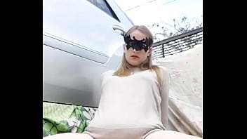 Me divierto bajo el cielo azul- masturbaci&oacute_n femenina con juguetes sexuales y orgasmos