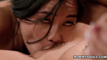 The strap-on lesbian sex action in this scene was pretty fucking awesome! Jennifer White is looking gorgeous as usual, and damn those tits of hers are just perfect!