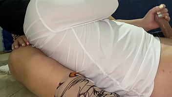 I got a sexy stepmother with big breasts to give me a handjob while she breastfed me, she made me ejaculate quickly because of her perverted appearance and her delicious handjob.