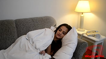 Enquanto minha esposa tirava um sono comi o cuzinho da amiga dela na sala