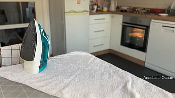 Hot wife&rsquo_ household. Downblouse. Boobs flash.