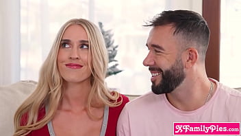 Unwrapping xmas gifts with stepaunt and stepuncle had latina teen Scarlett Alexis excited