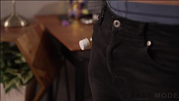 水川スミレ 隣の痴サキュバスお姉さんが男を捕獲して精気吸い出している