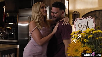 Substitute stepmom would carry married couple their offspring but changed her mind