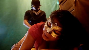 VIEJA PENDEJA!! MADRASTRA TETONA SE ENCABRONA DE SU HIJASTRO Y LE ENTREGA SU VAGINA FLOJA Y MADURA. PORNO REAL CASERO. EL HIJASTRO TIENE UN PENE TAN GRANDE QUE LA PONE A GEMIR COMO ZORRA EN CELO