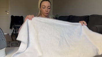 Hot wife&rsquo_ household. Downblouse. Boobs flash.