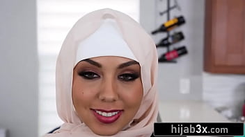 Petite Muslim Beauty Fucks While Keeping Her Hijab On