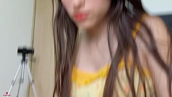 peque&ntilde_a latina recibe dura follada mientras le arregla las u&ntilde_as a su hermanastro mayor