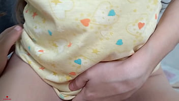 peque&ntilde_a latina recibe dura follada mientras le arregla las u&ntilde_as a su hermanastro mayor