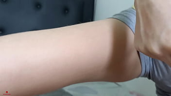 peque&ntilde_a latina recibe dura follada mientras le arregla las u&ntilde_as a su hermanastro mayor