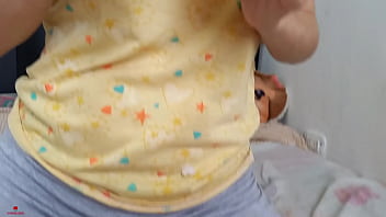 peque&ntilde_a latina recibe dura follada mientras le arregla las u&ntilde_as a su hermanastro mayor