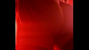 Me lo metes mientras me la jalo?