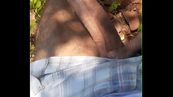 Mister pika gosando no mato