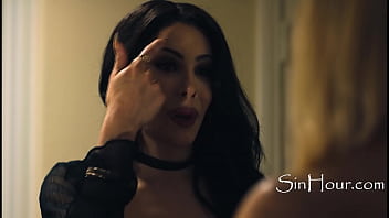 Hot Tranny&#039_s Vampire Diaries