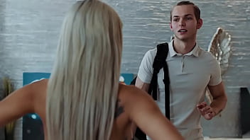 TIME FREEZE PORN - Paparazzo freezes time and fucks latina slut Veronica Leal by her pool