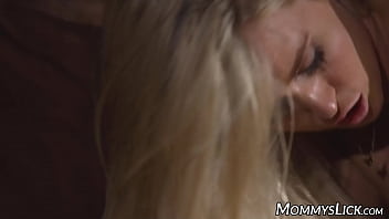Breasty stepmom Lola Sinn fingers blonde babe Sarah Taylor