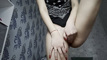 Мастурбирую свои тугие дырки