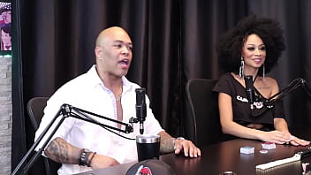 Eles se conheceram em uma festa clandestina na pandemia, e ela que o pediu em namoro - Casal Fada Prazeres (SHEER/RED)