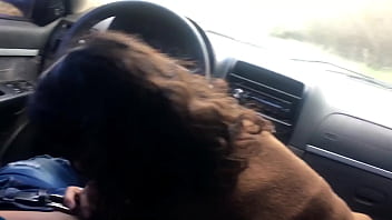 Novia de 18 a&ntilde_os me chupa la polla por primera vez