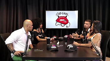 Precisou explicar para a fam&iacute_lia o que fazia ap&oacute_s acharem ser uma garota de programa - Casal Fada Prazeres (SHEER/RED)